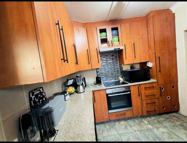 3 BEDROOM TOWNHOUSE FOR SALE IN NEW GERMANY